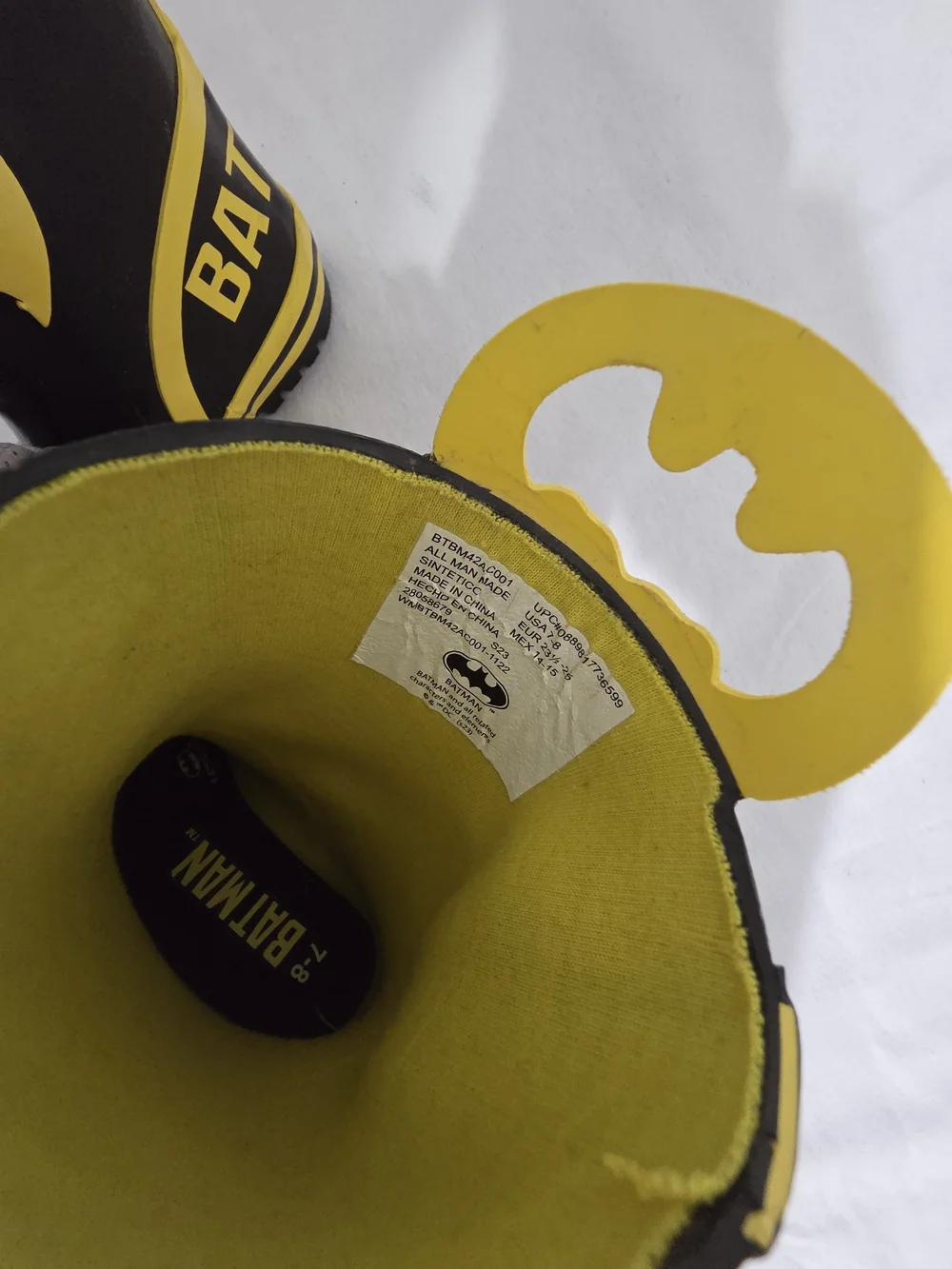 Batman Yellow & Black Logo Kids Rain Boots with Bat Pulls Size 7-8 Toddler